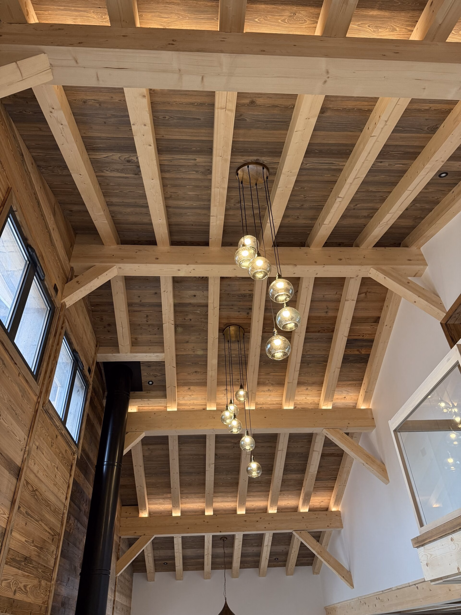 Plafond, charpente apparente avec leds