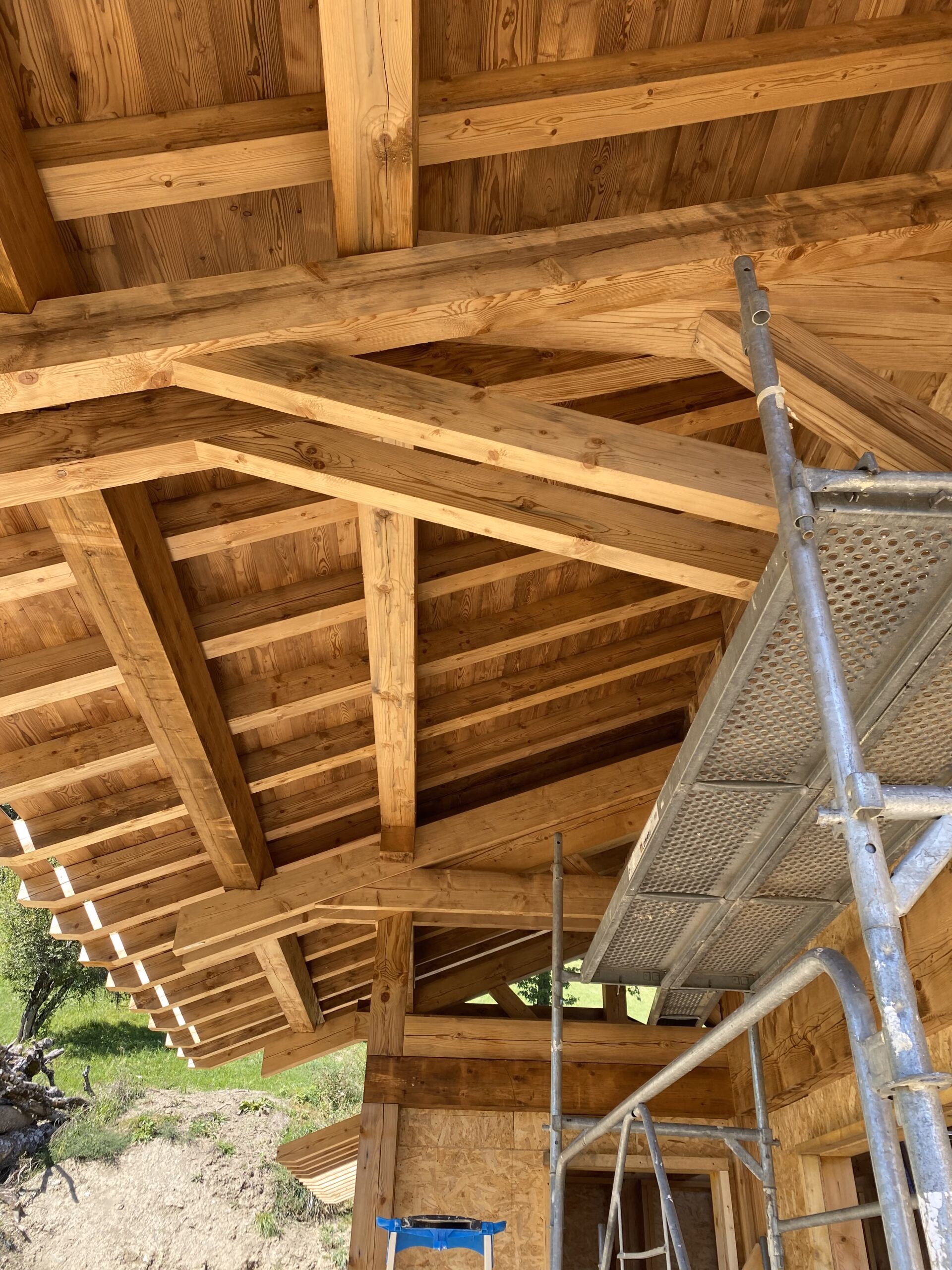 Charpente avec débords de toiture