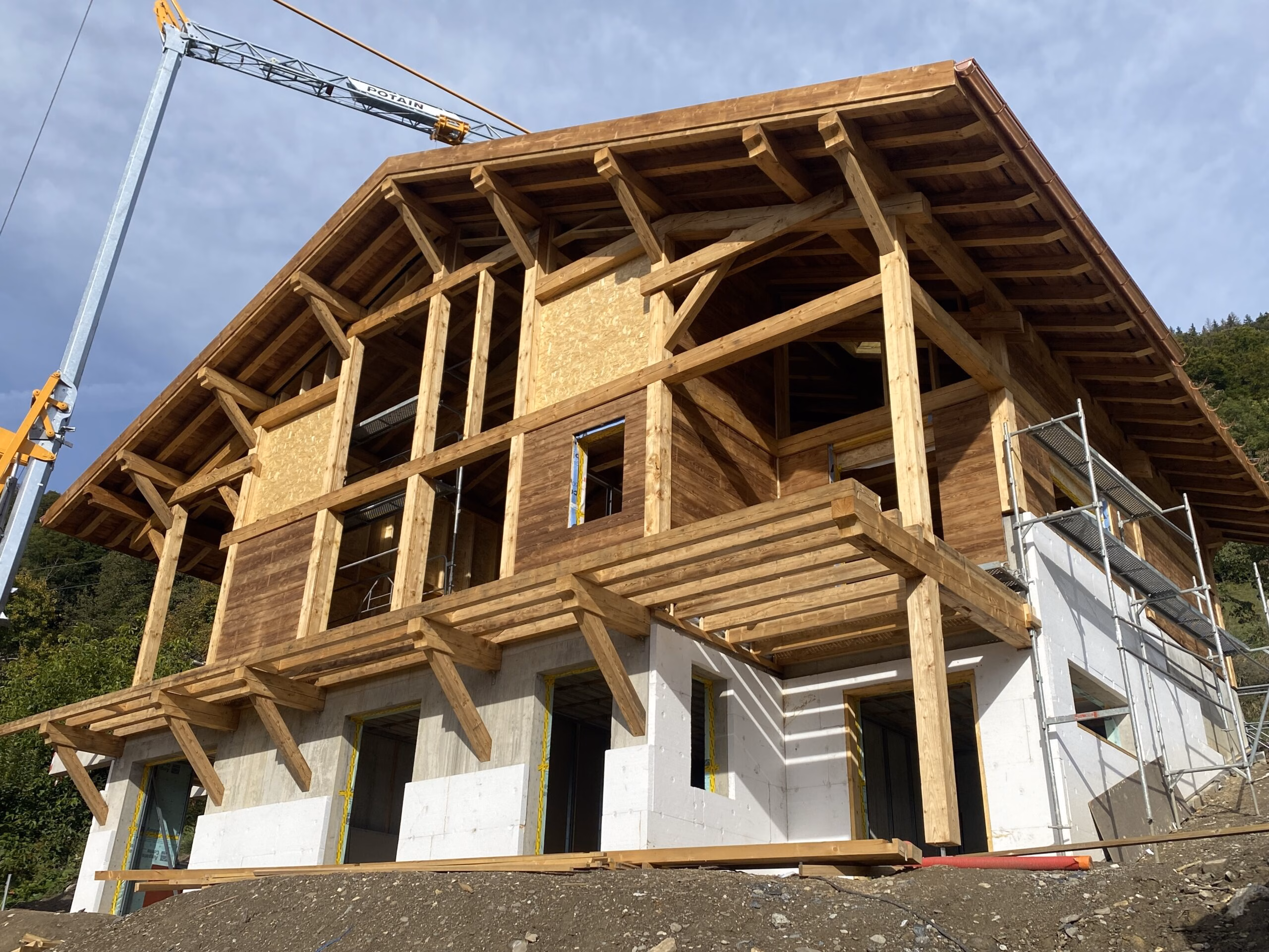 Pose bardage meleze vapo apres l'isolant exterieur; isol. exté. partie maçonnée