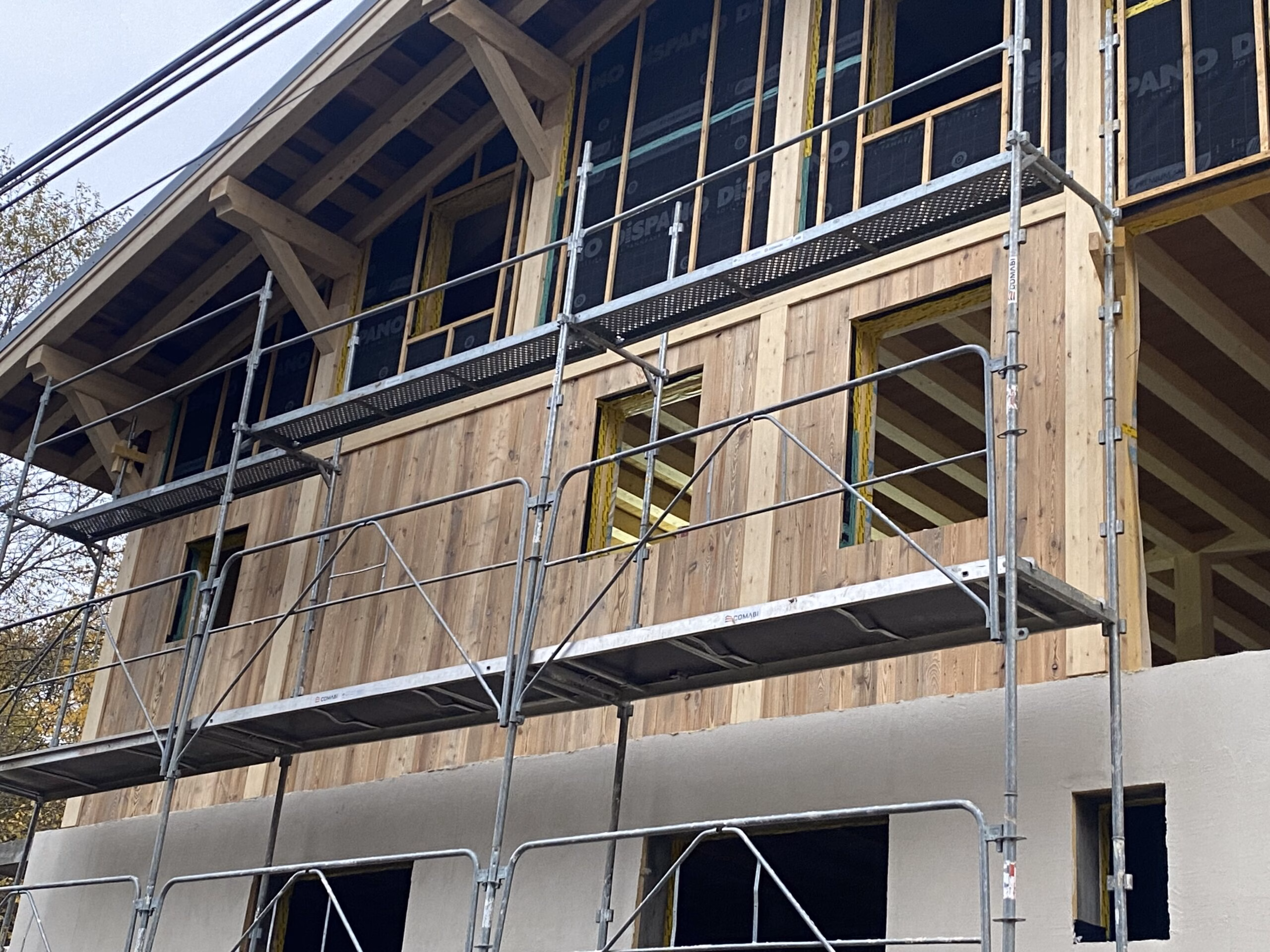 Bardage vieux bois entre poteaux-poutres