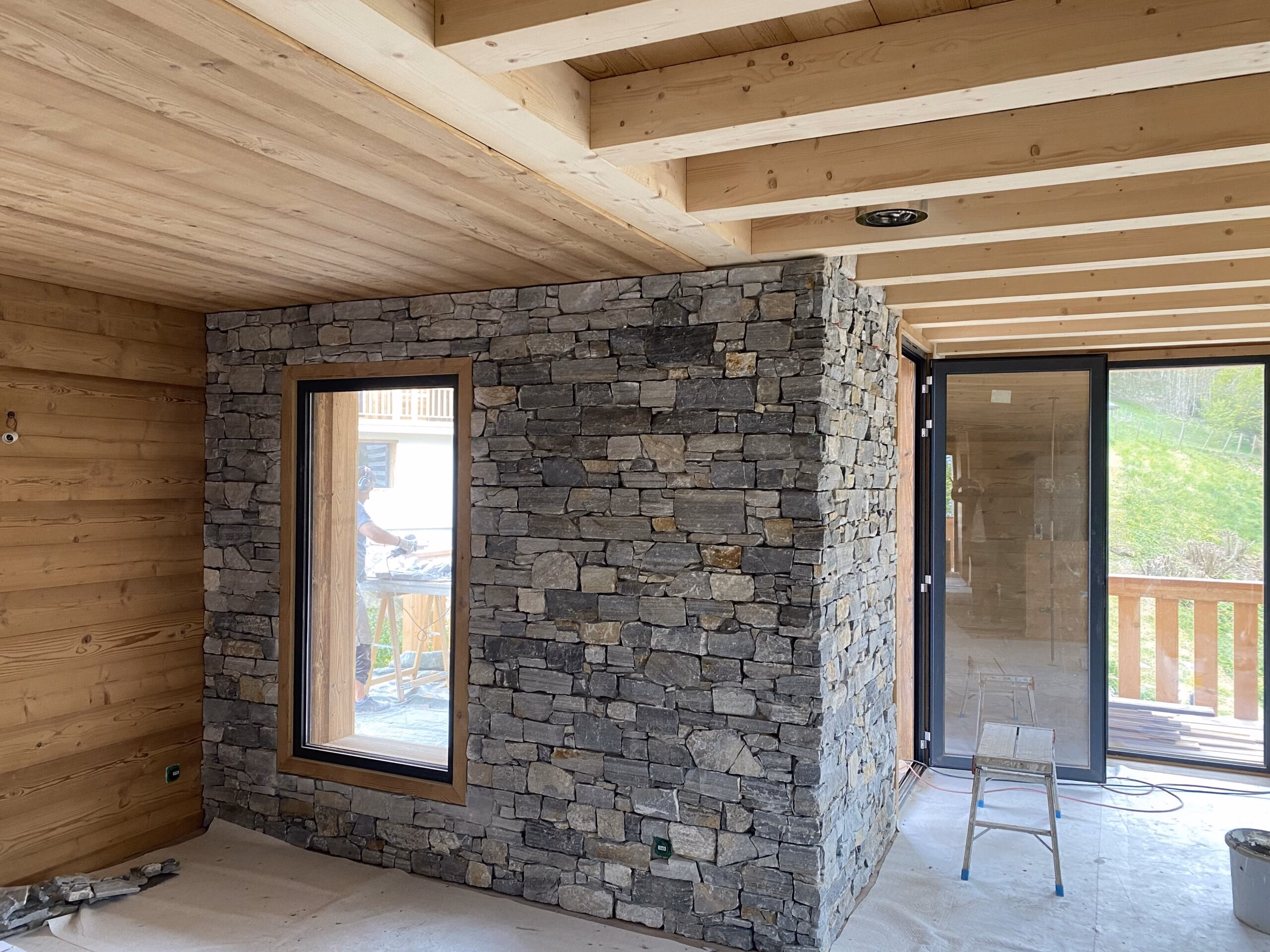 Finition pierres et bois