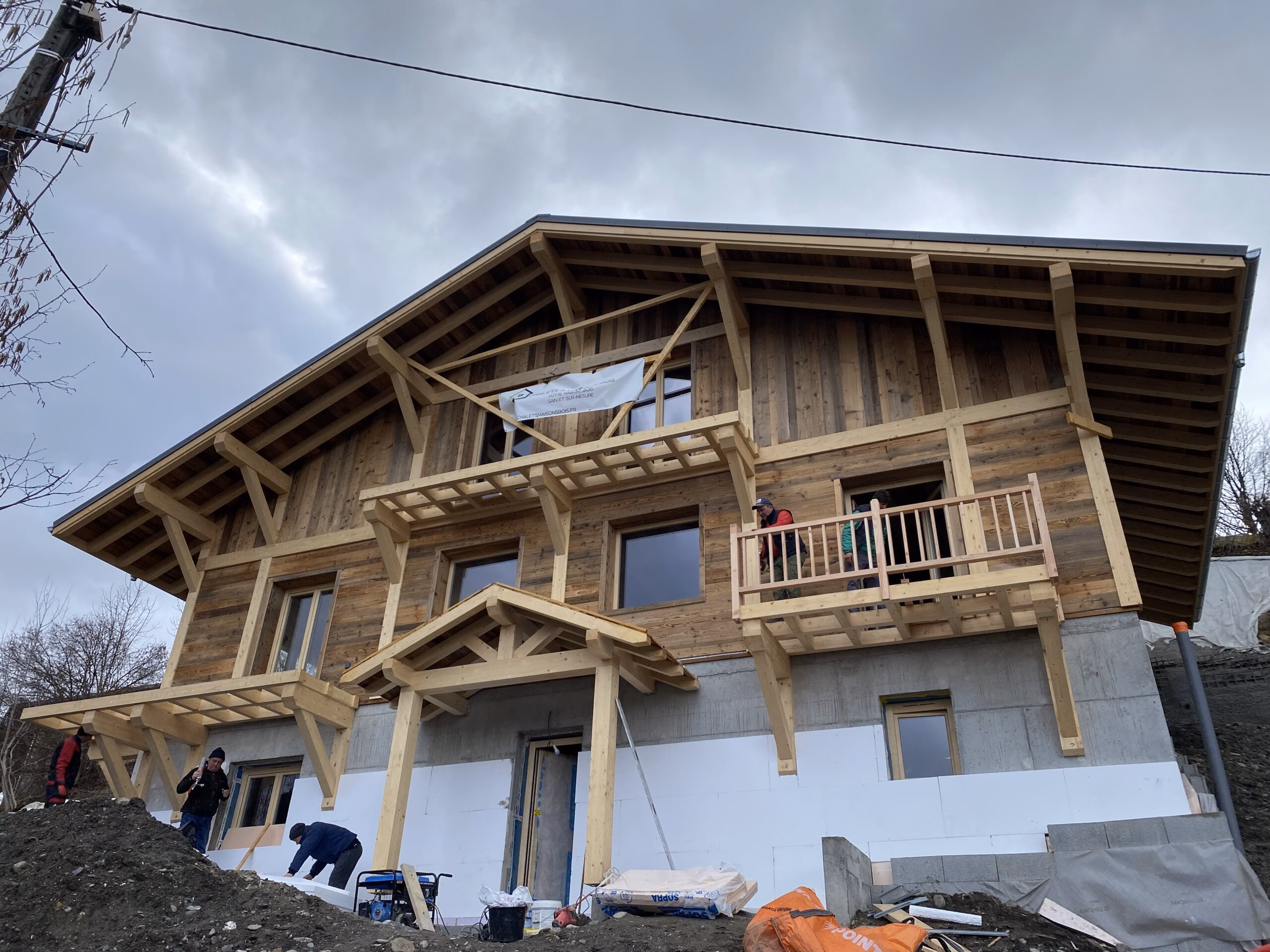 Isolation extérieure partie sous-sol, pose balcons